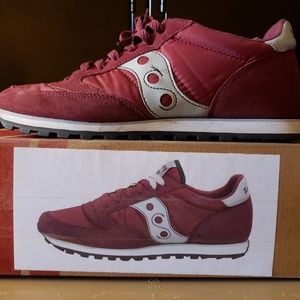 maroon saucony